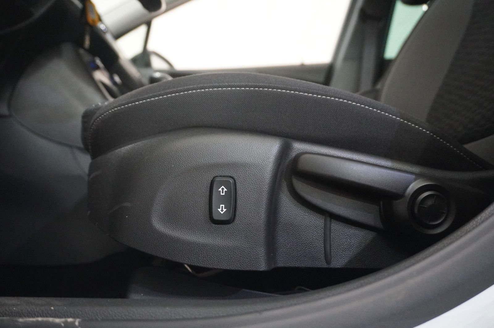 Fahrzeugabbildung Opel Astra K ST 1.2T EDITION NAVI/LED/KAMERA/SHZ/AHK