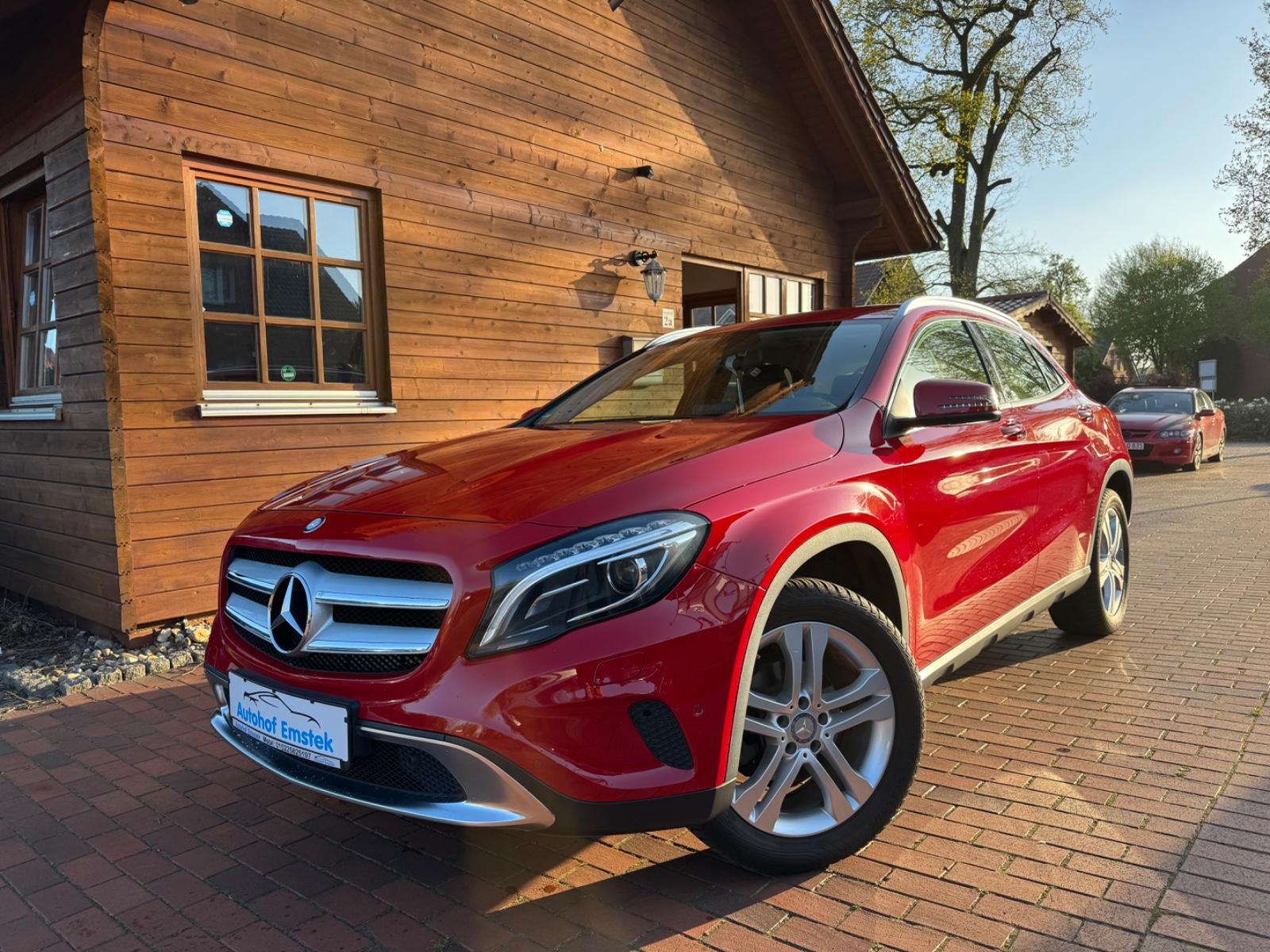 Mercedes-Benz GLA 180*PDC*SHZ*T-LEDER*START/STOP*