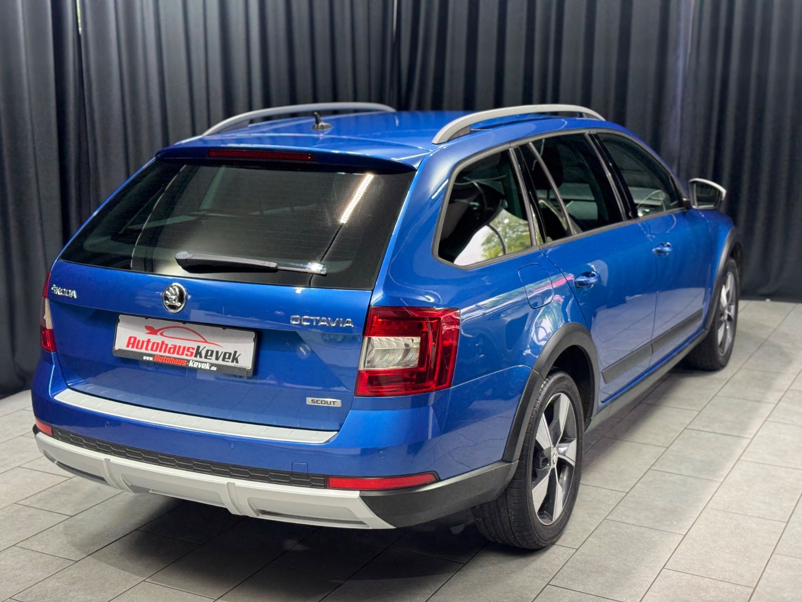 Fahrzeugabbildung SKODA Octavia Combi Scout 4x4|NAVI|XENON|CANTON|