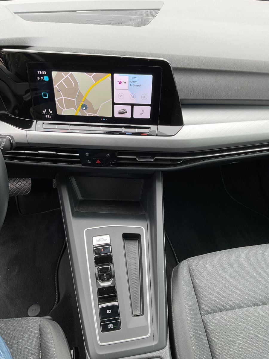Fahrzeugabbildung Volkswagen Golf Variant 1.5 eTSI DSG Life,LED,AHK,ACC,carpl