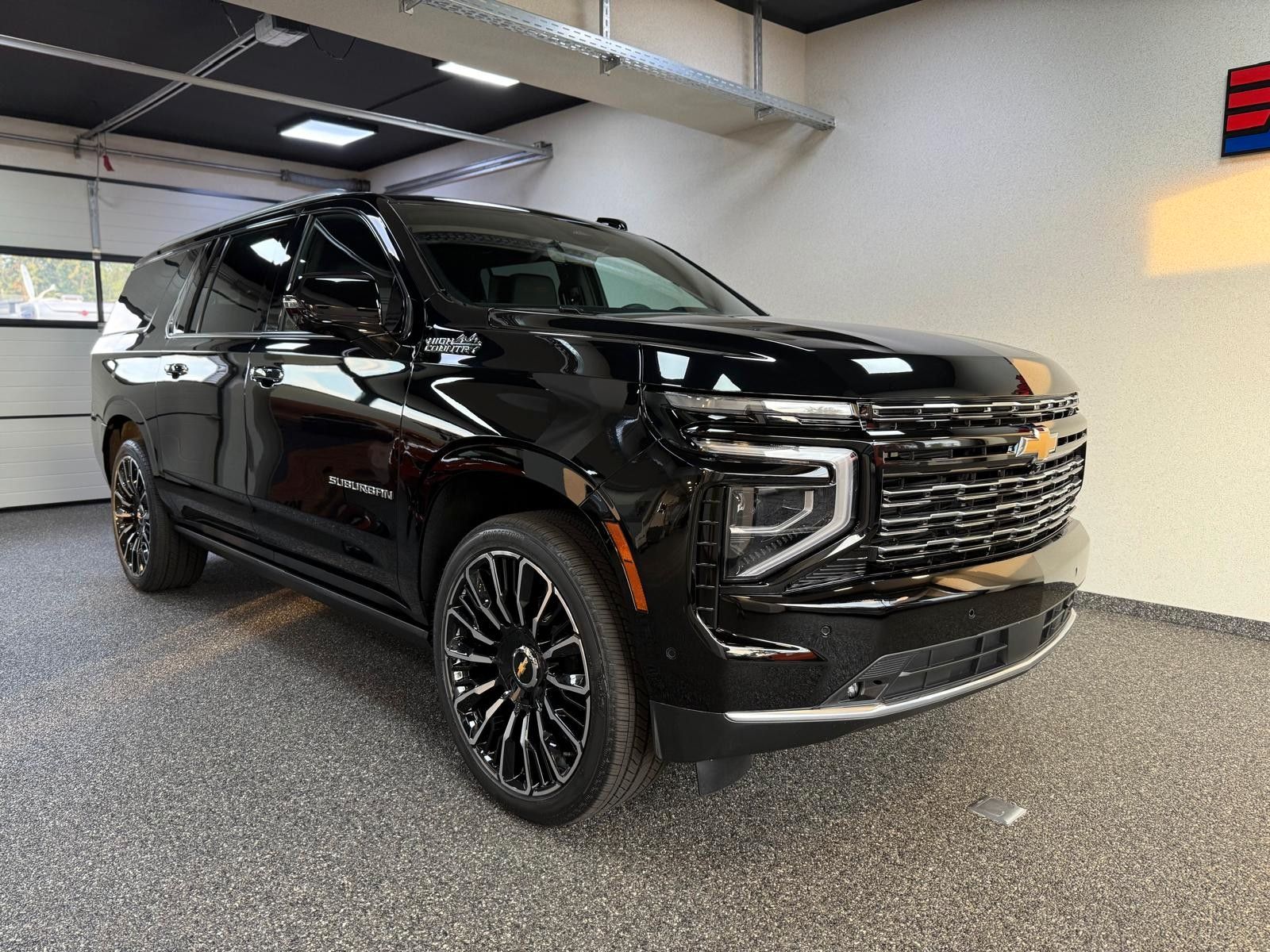 Fahrzeugabbildung Chevrolet 2026 SUBURBAN HIGH COUNTRY 24"-PANORAMA