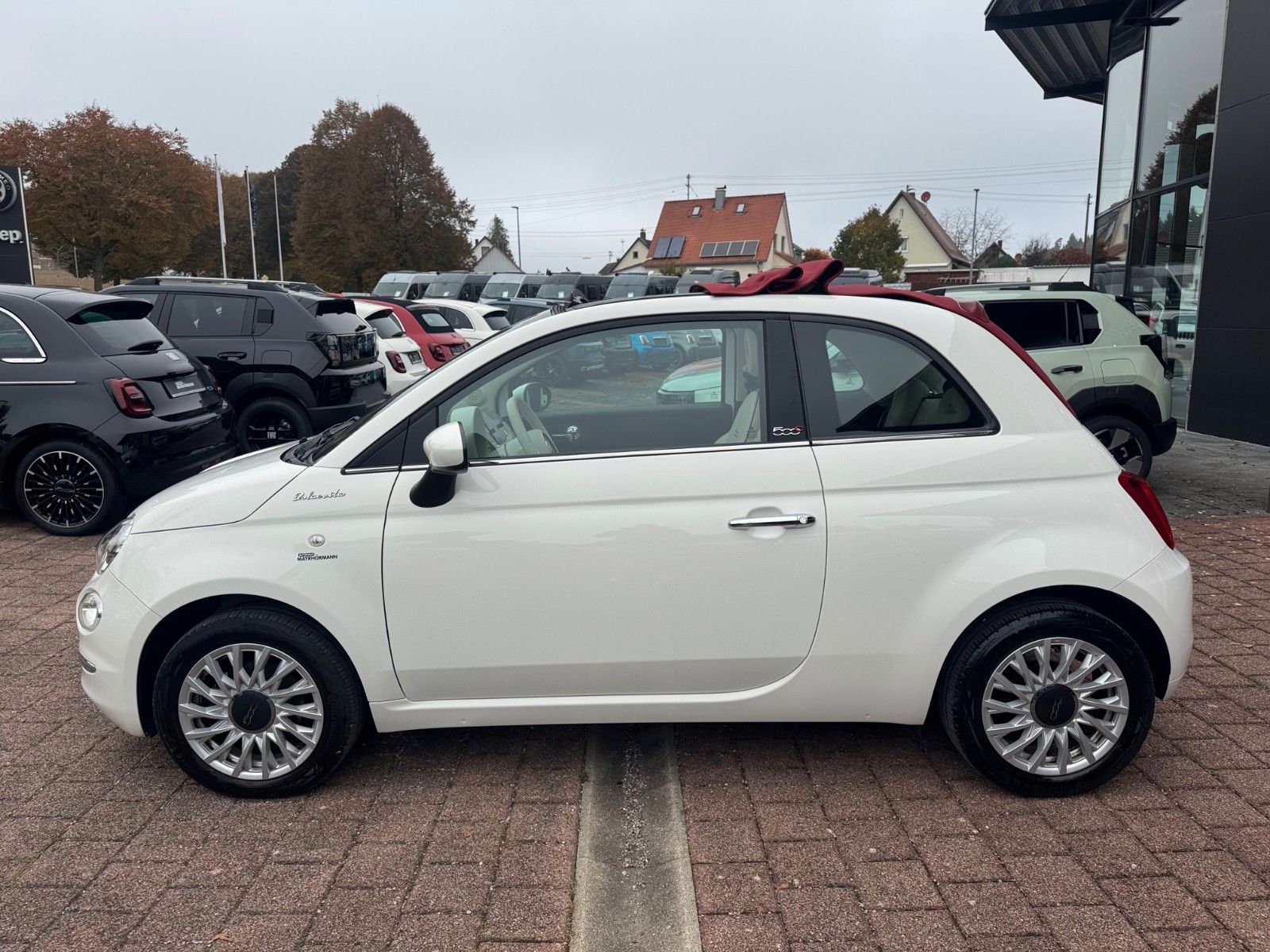 Fahrzeugabbildung Fiat 500C DOLCEVITA 51kW (70PS) KLIMAAUT. CARPLAY