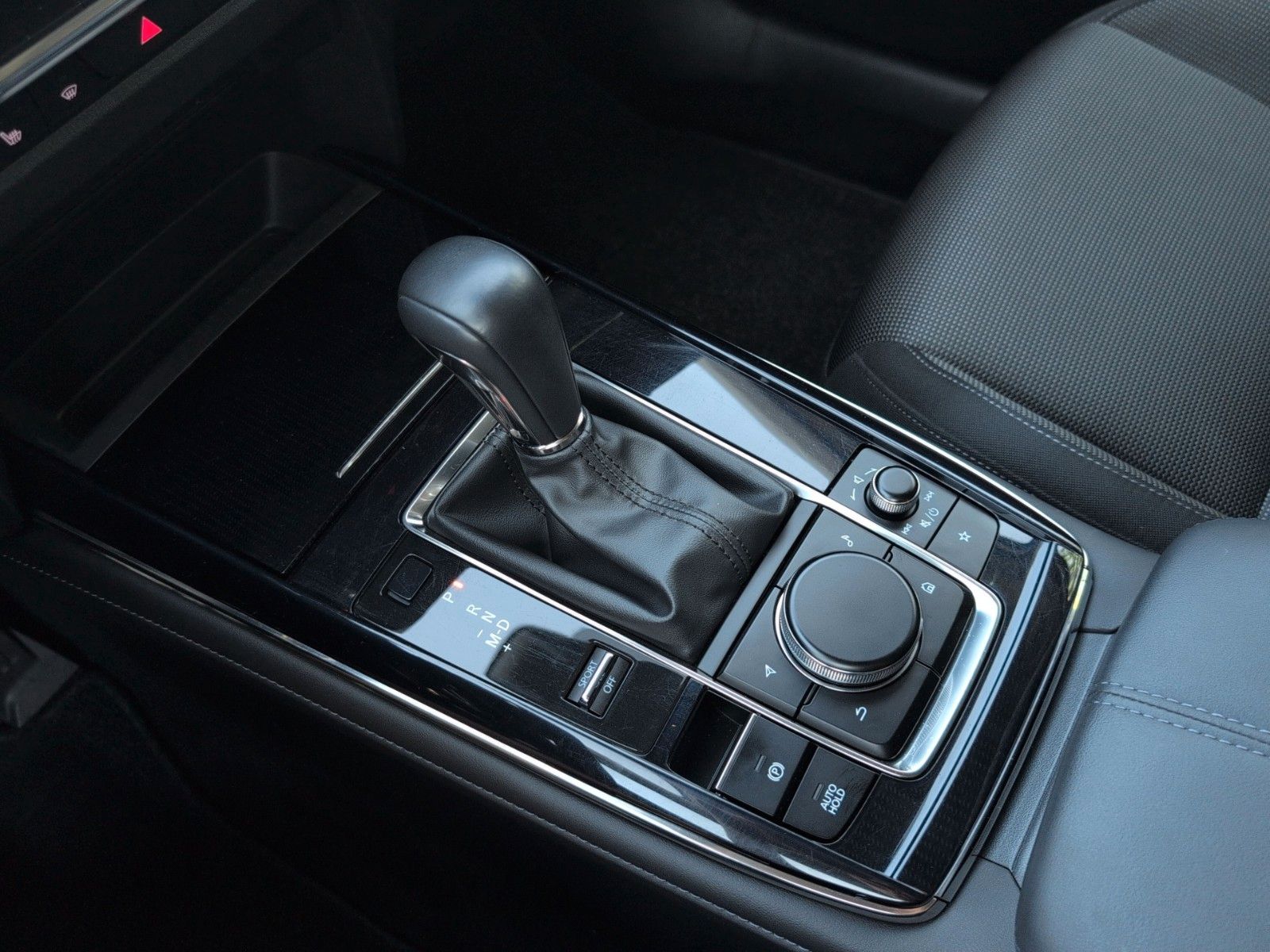 Fahrzeugabbildung Mazda CX-30 SKY-X 2.0 AWD AT 1HD SELECTION DES-P PRE-P