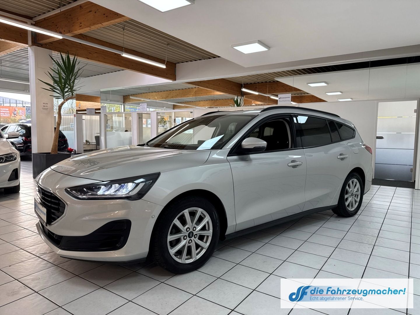 Fahrzeugabbildung Ford Focus Turnier Cool & Connect Navi LED Apple CarP