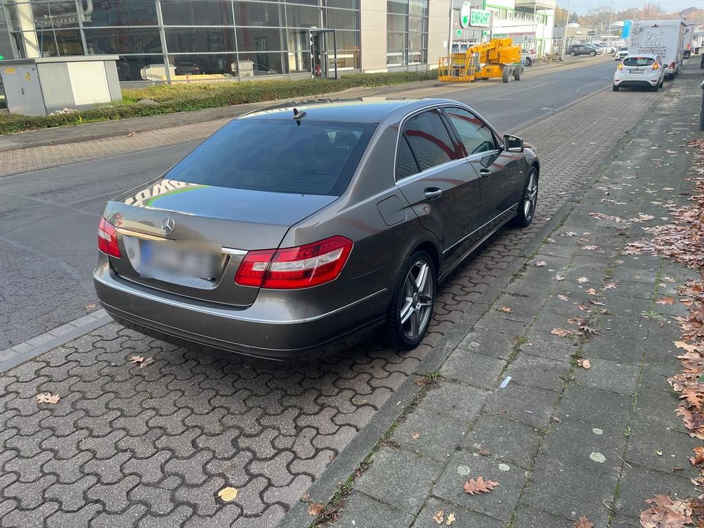 Mercedes-Benz E 220