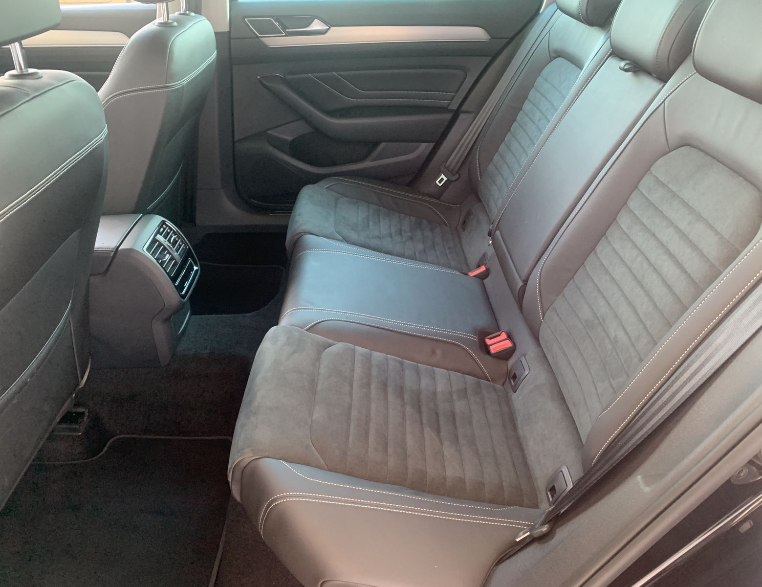 Fahrzeugabbildung Volkswagen Passat Variant 2.0 TDI*Elegance*AHK*Leder*Matrix