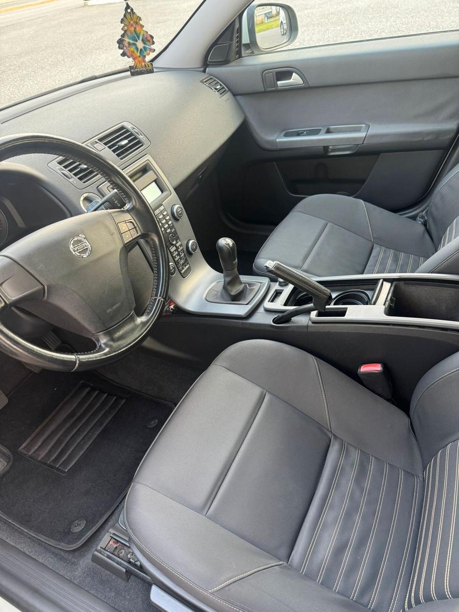Volvo V50 2011 — photo 10