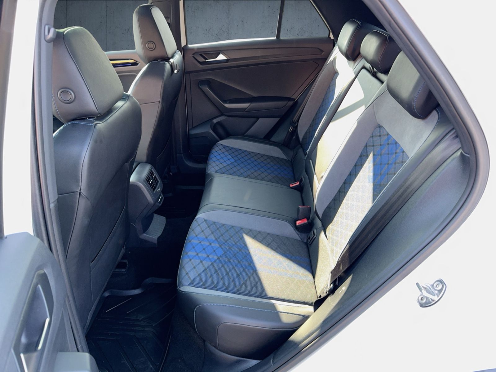 Volkswagen T-Roc - Bild 12