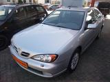 Nissan Primera 1.8 visia TÜV NEU - silberne Nissan Primera