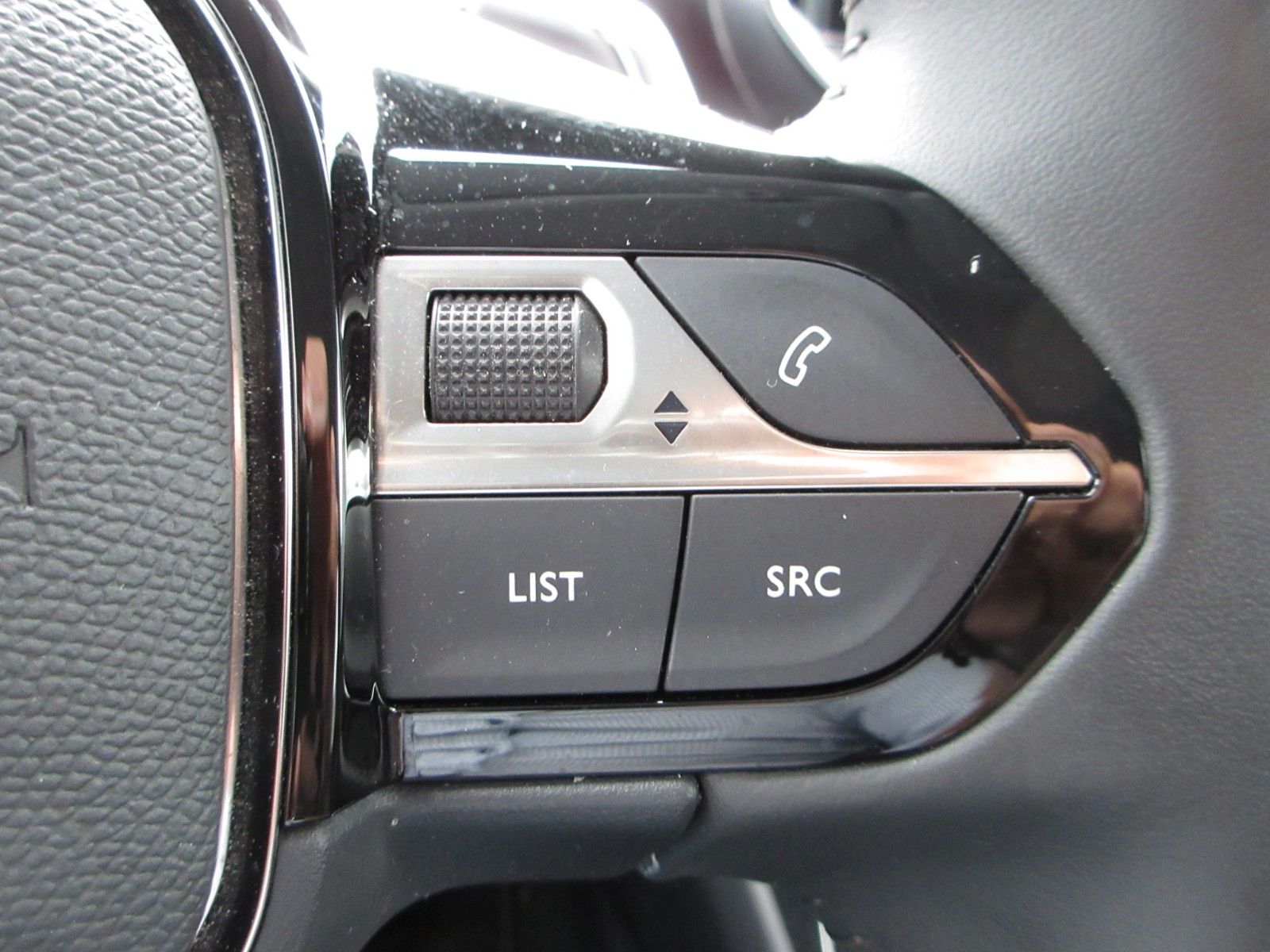 Fahrzeugabbildung Peugeot 208 Allure 1.2T LED/NAVI/PDC/R´CAM/VIRTUAL/TEMPO