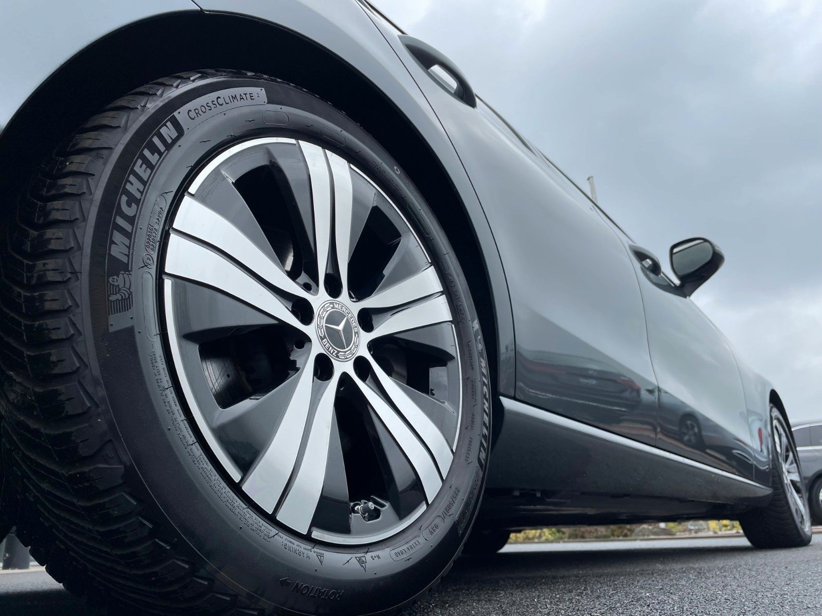 Fahrzeugabbildung Mercedes-Benz C 180 AVANTGARDE R-Kamera+AHK+TOTW+Ambiente