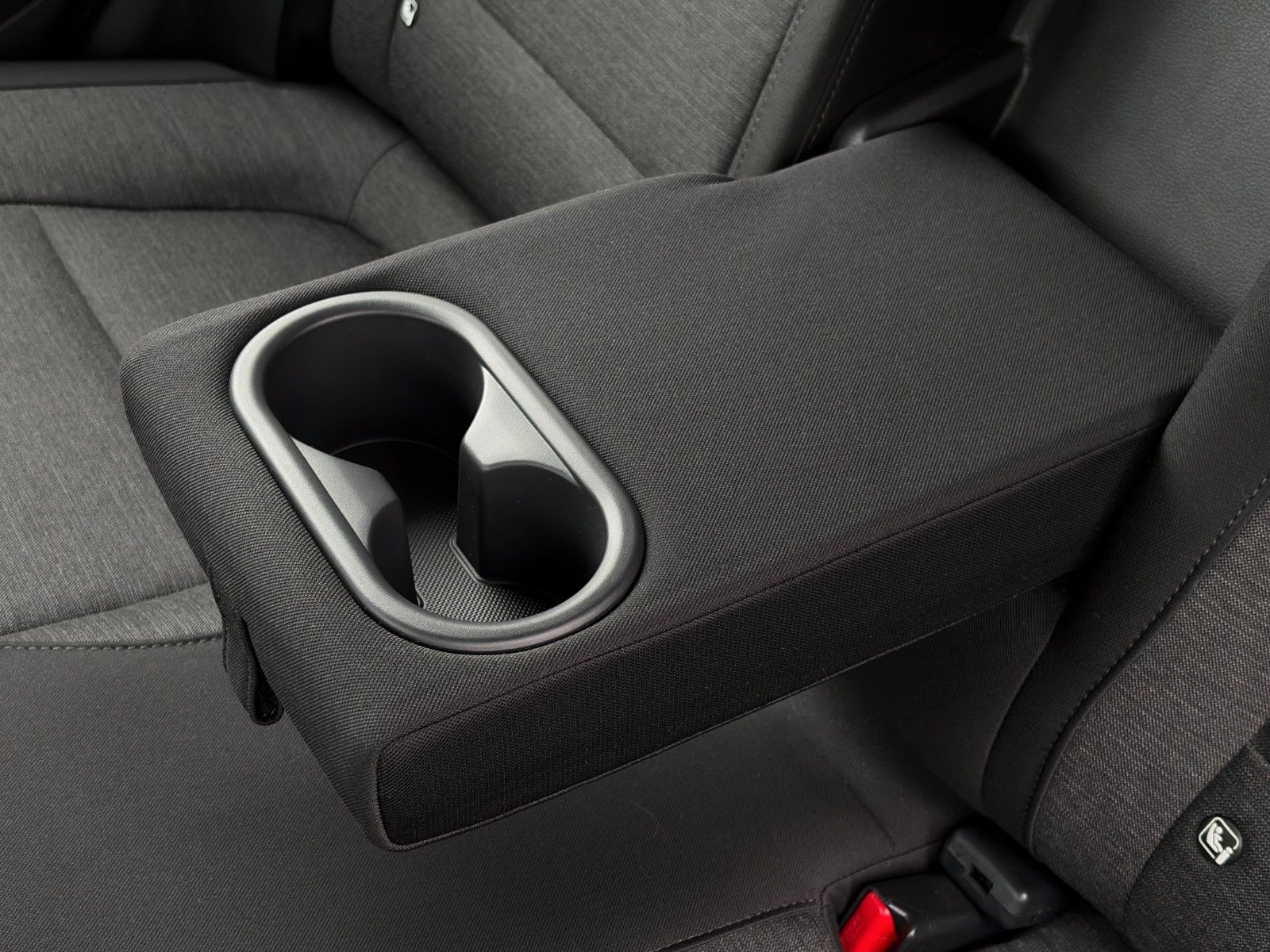 Fahrzeugabbildung Hyundai KONA E Select SHZ LHZ PDC CarPlay ACC Navi LKA