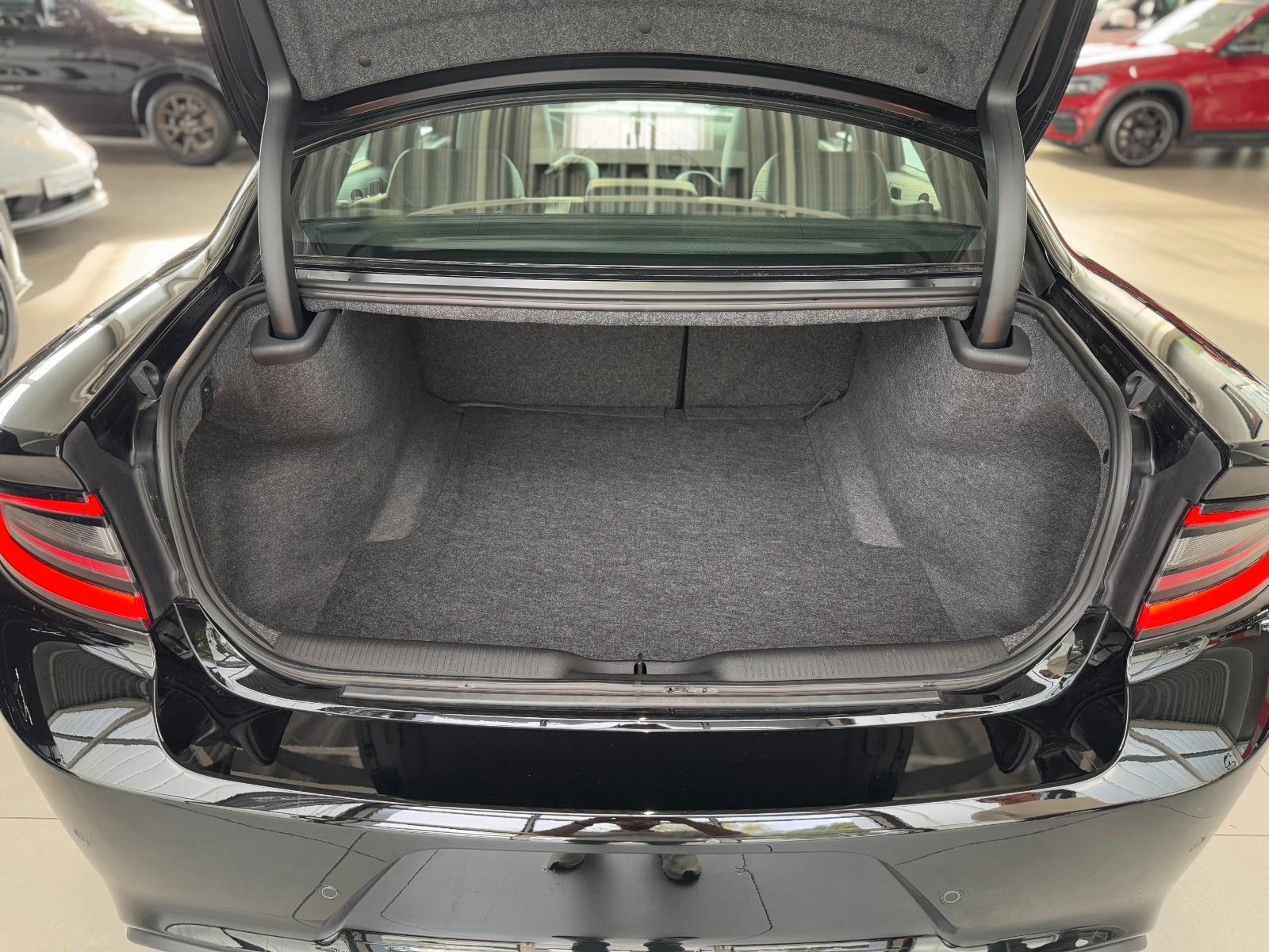 Fahrzeugabbildung Dodge Charger 6,4l V8 RT ScatPack "Technology Group"