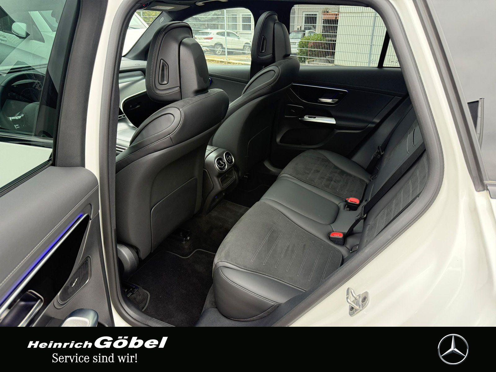 Fahrzeugabbildung Mercedes-Benz GLC 220 d 4M AMG*AHK*PANO*DISTRONIC*360°KAMERA