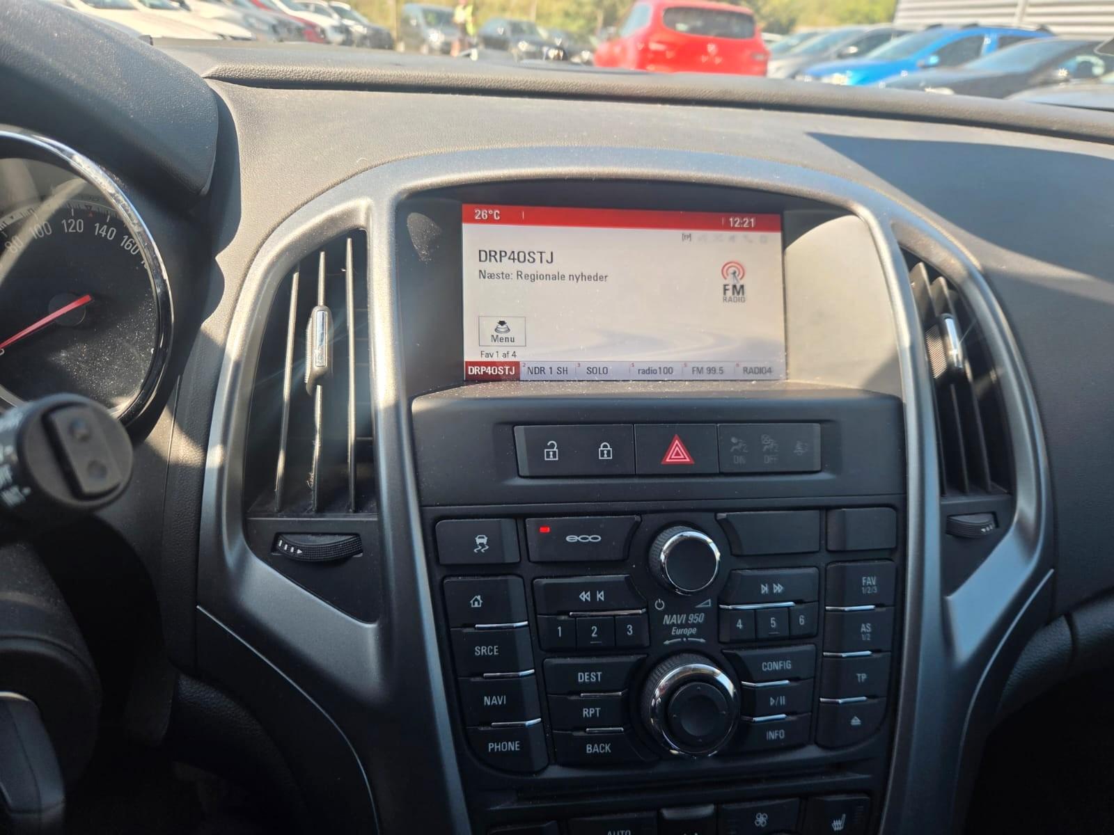 Opel Astra 2015 — photo 11