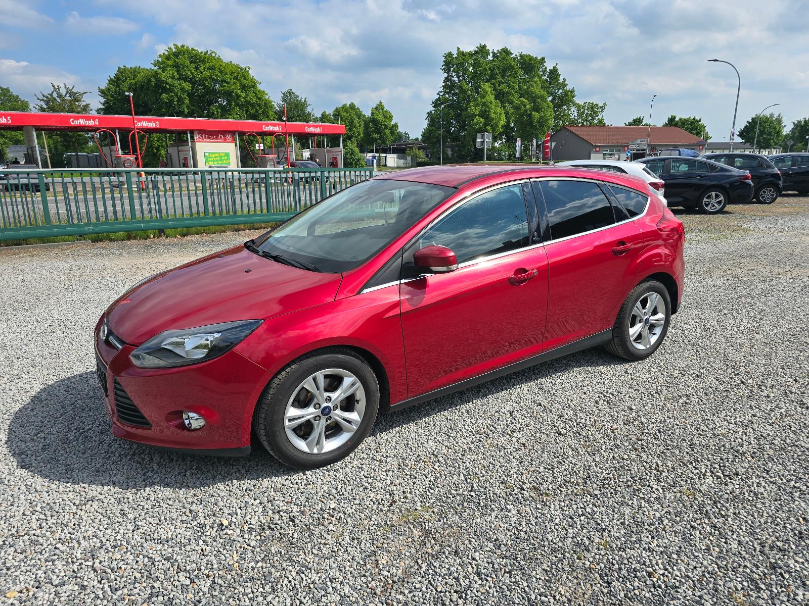 Ford Focus Lim. Champions Edition TÜV NEU
