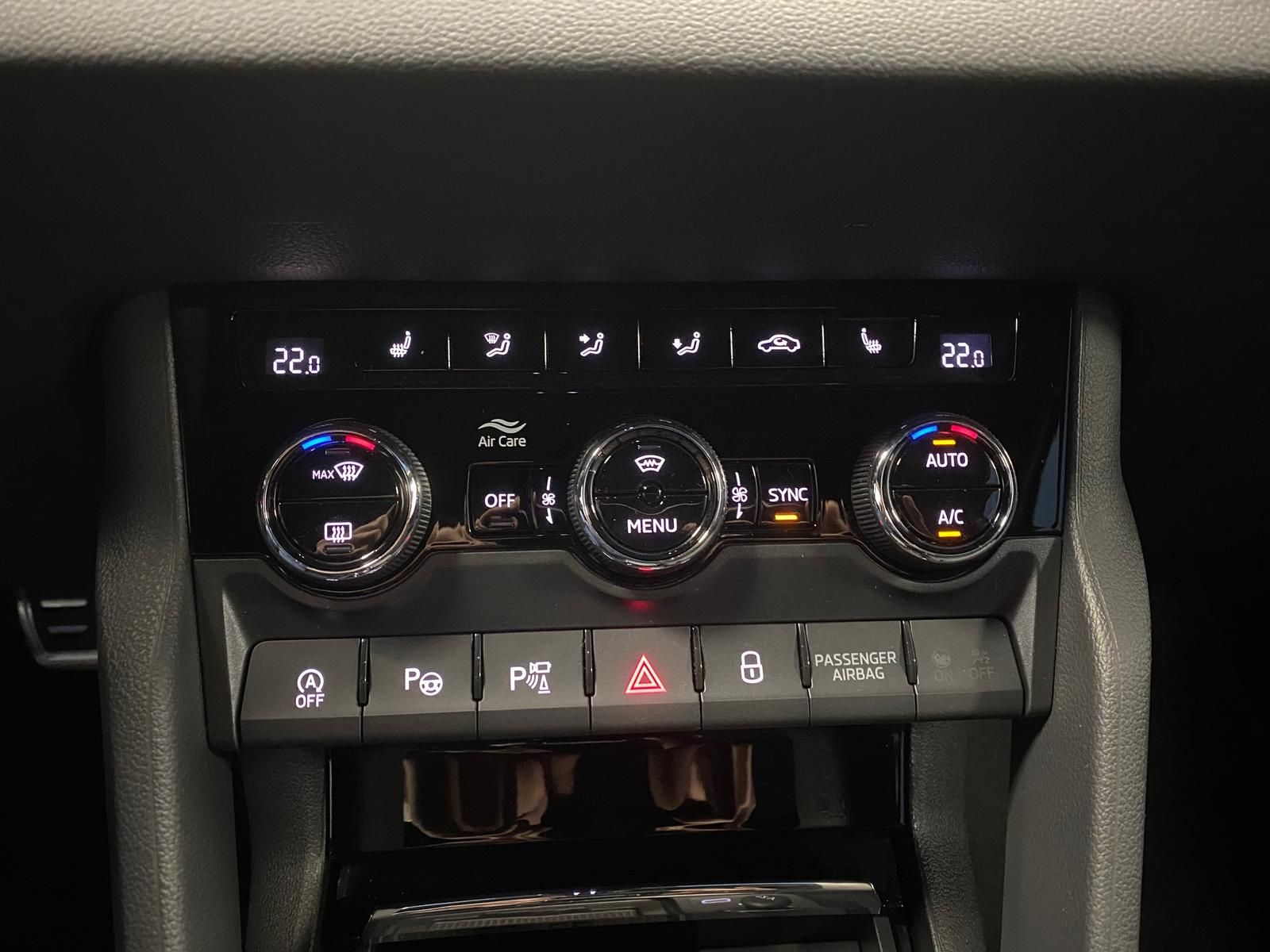Fahrzeugabbildung SKODA Karoq 1.5 TSI SPORTLINE+5J GA+MATRIX+ACC+360+AHK