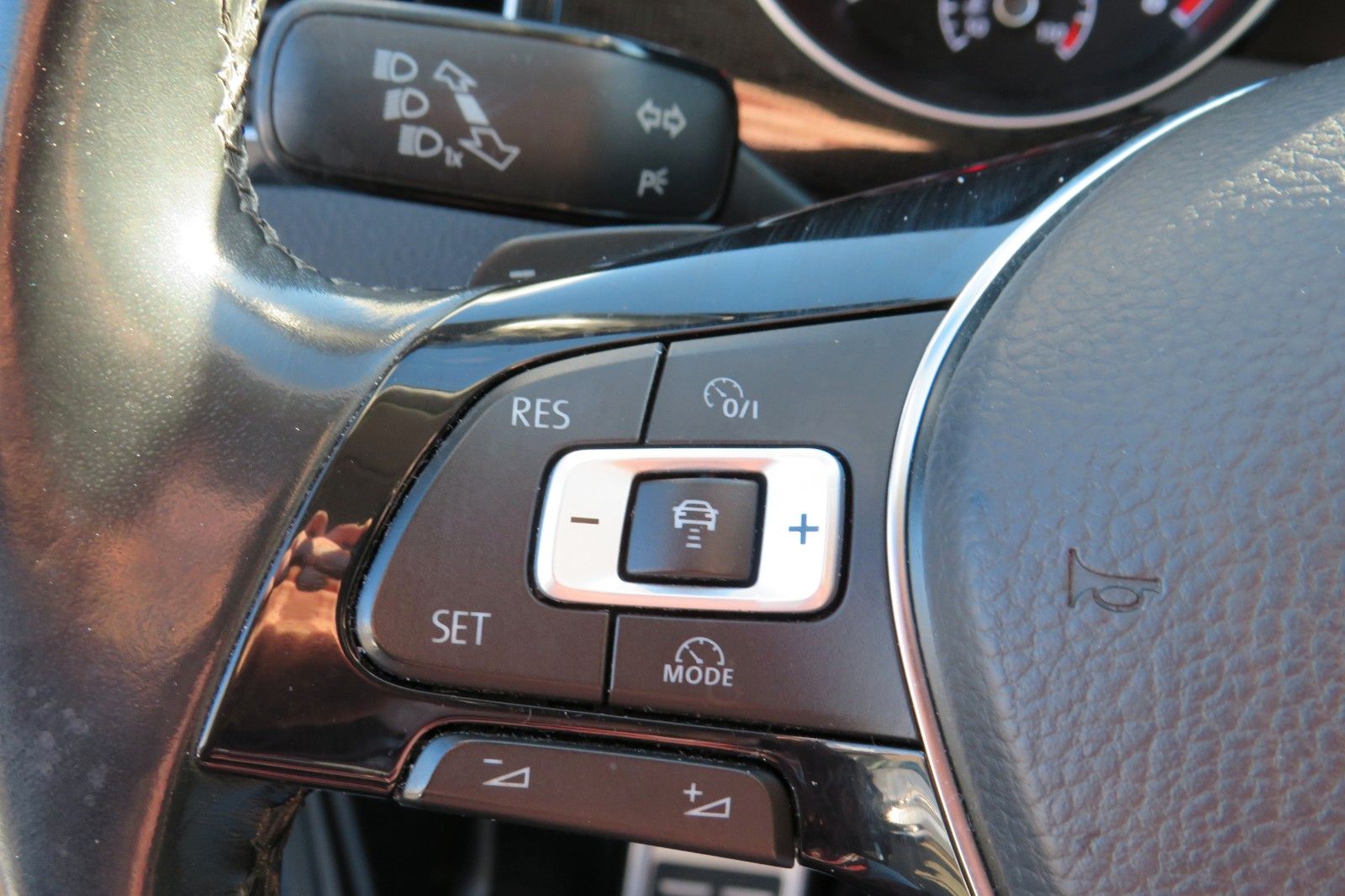 Fahrzeugabbildung Volkswagen Golf Sportsvan DSG SOUND SITZH. PDC ACC AHK