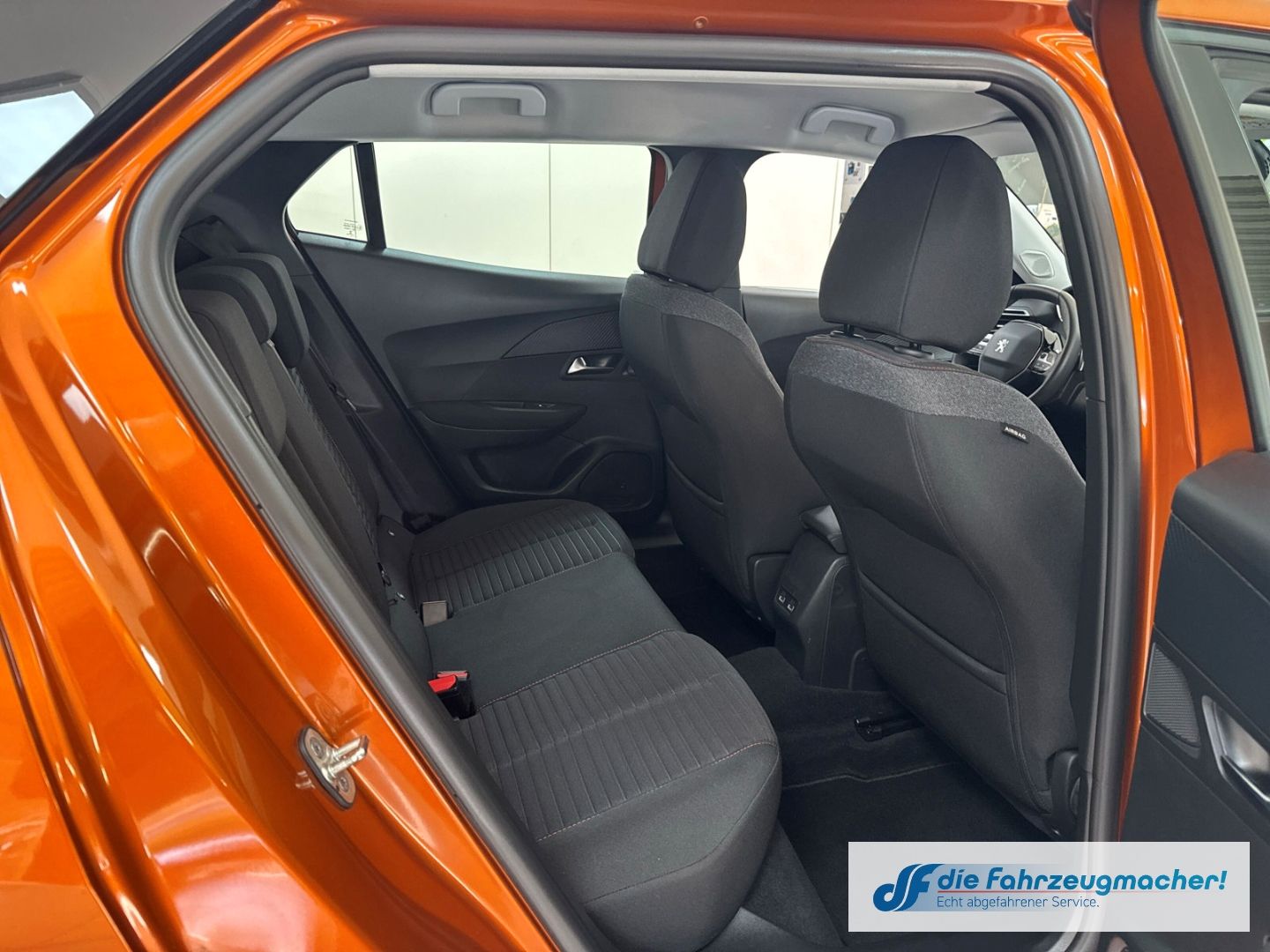 Fahrzeugabbildung Peugeot 2008 Active Pack 1.2 PureTech 130 LED Apple CarP
