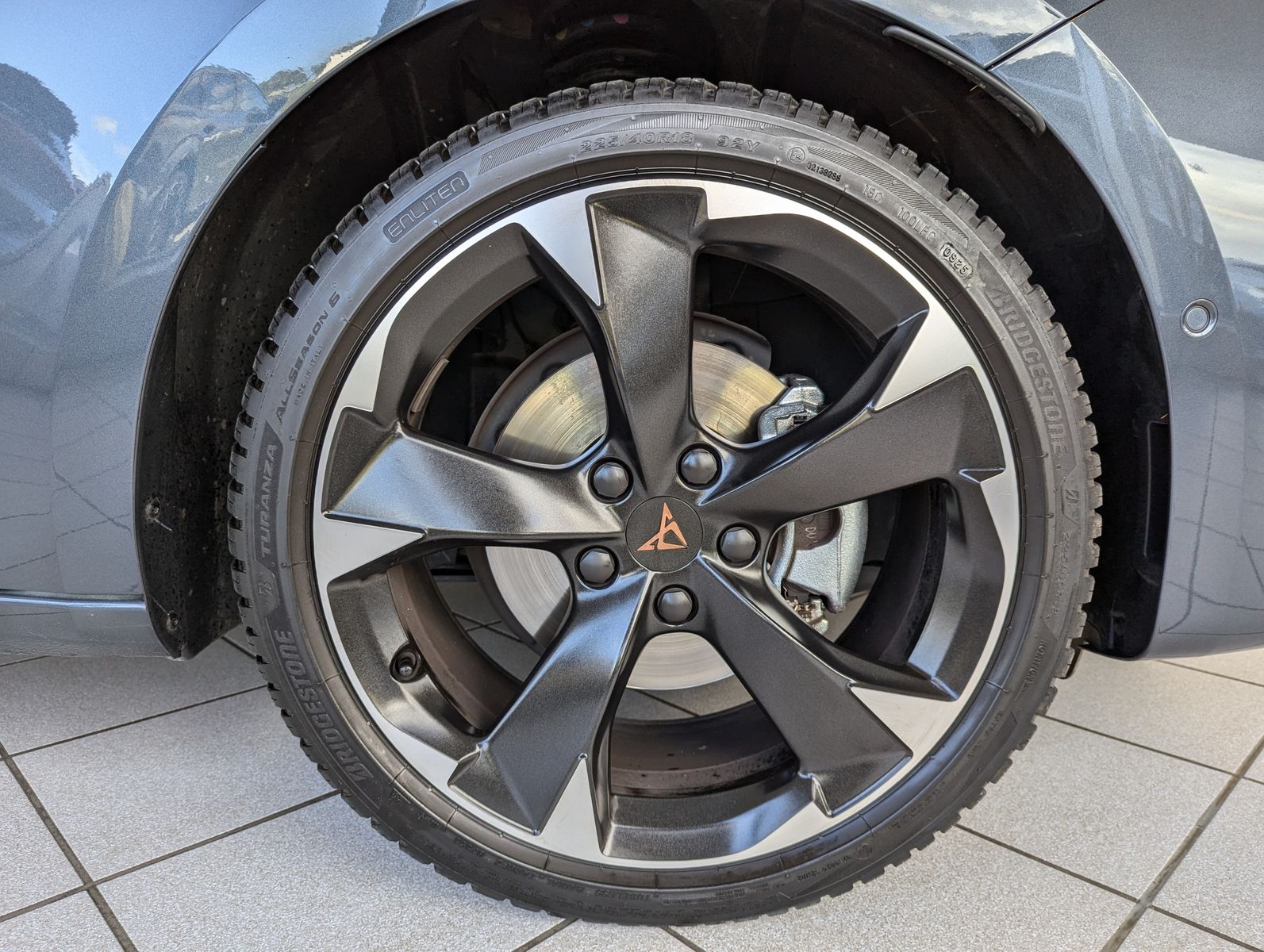 Иллюстрация автомобиля CUPRA Leon 1.5 eTSI DSG Dynamic-Edge-Assist-XL Memory
