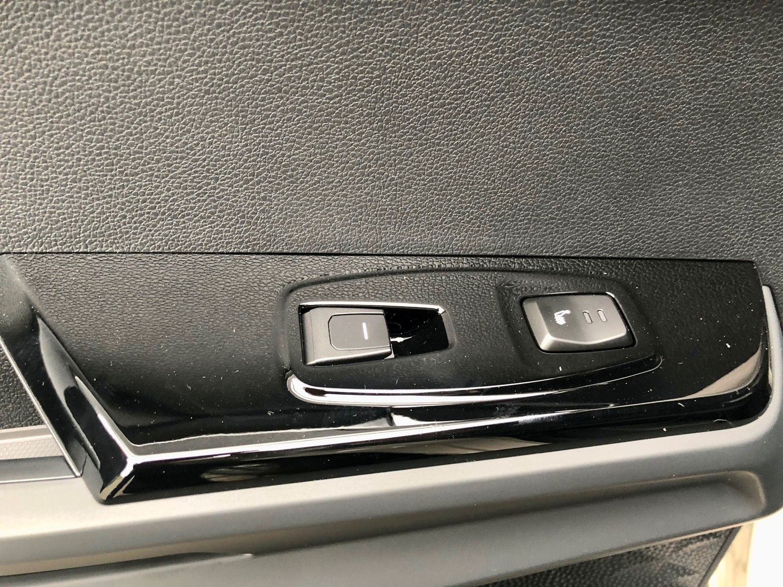 Fahrzeugabbildung Ssangyong Torres EVX PLATINUM WÄRMEPUMPE+NAVI+