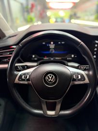 Volkswagen Touareg - 11