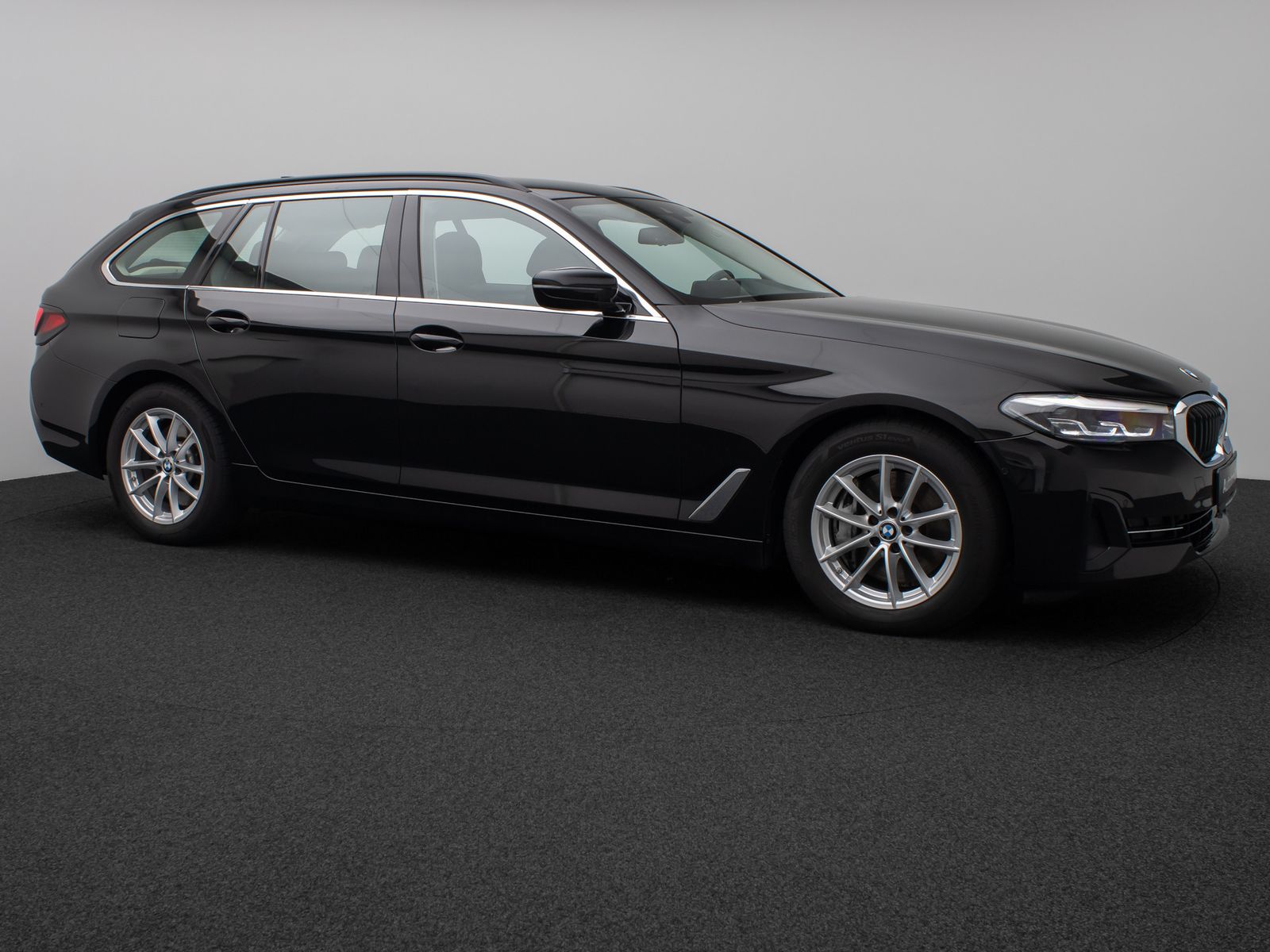 Fahrzeugabbildung BMW 530d xD Kamera HUD 4xKlima Komfort Alarm Sport