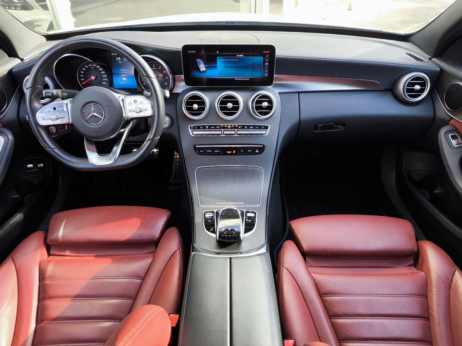 Fahrzeugabbildung Mercedes-Benz C 300e 9G 2X AMG Line >PANOR+NIGHT+NAVI+LED+SHZ+