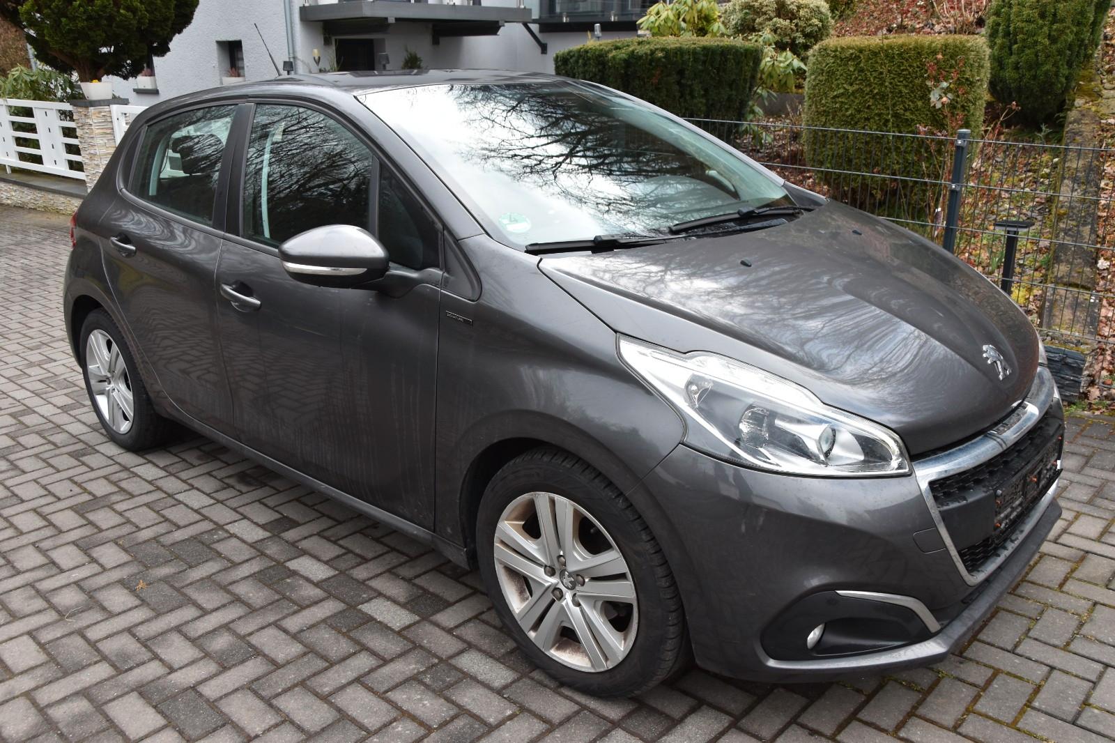 Peugeot 208 Signature