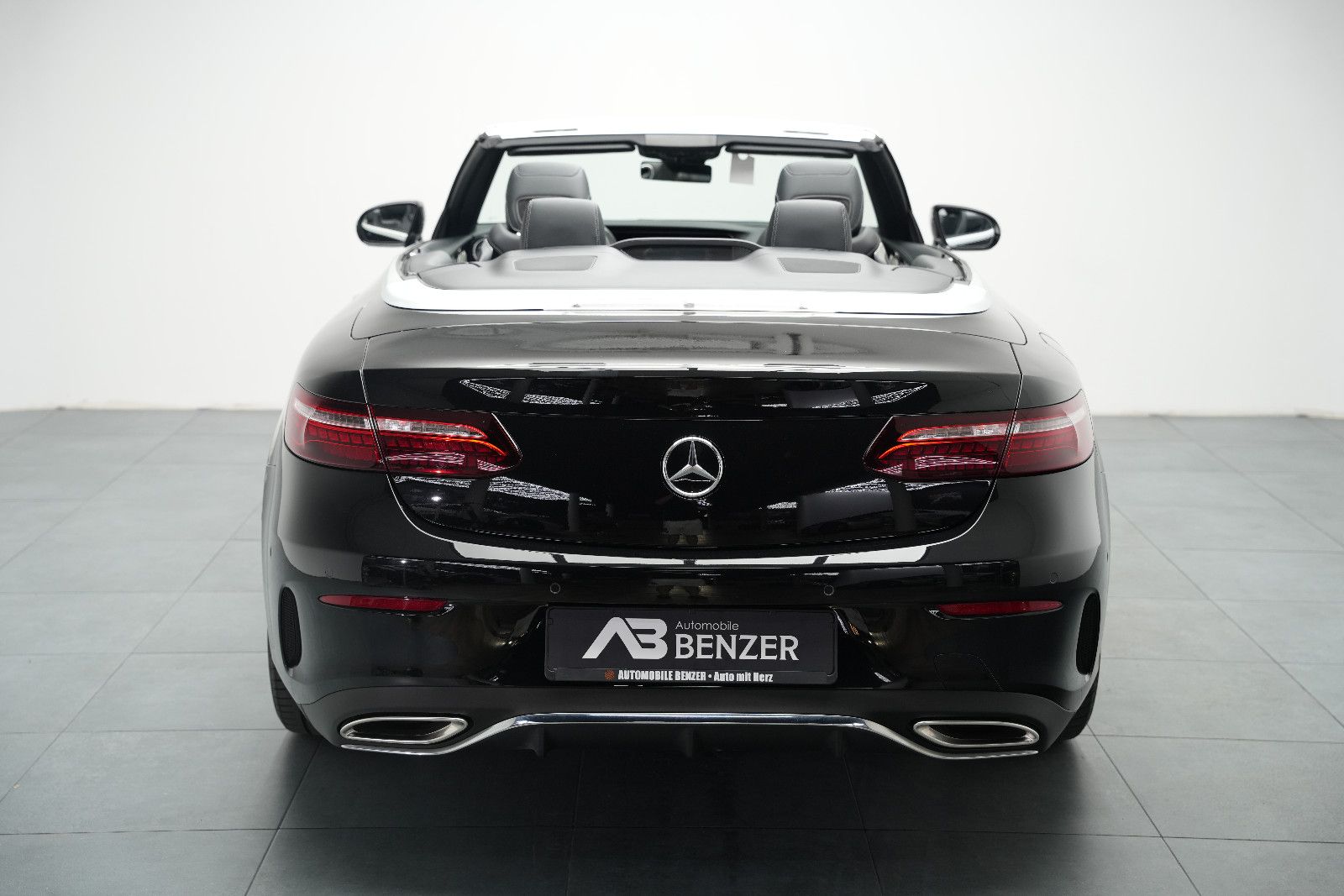 Fahrzeugabbildung Mercedes-Benz E 450 Cabrio AMG/BURMESTER/HUD/AMBIENTE/MASSAGE/