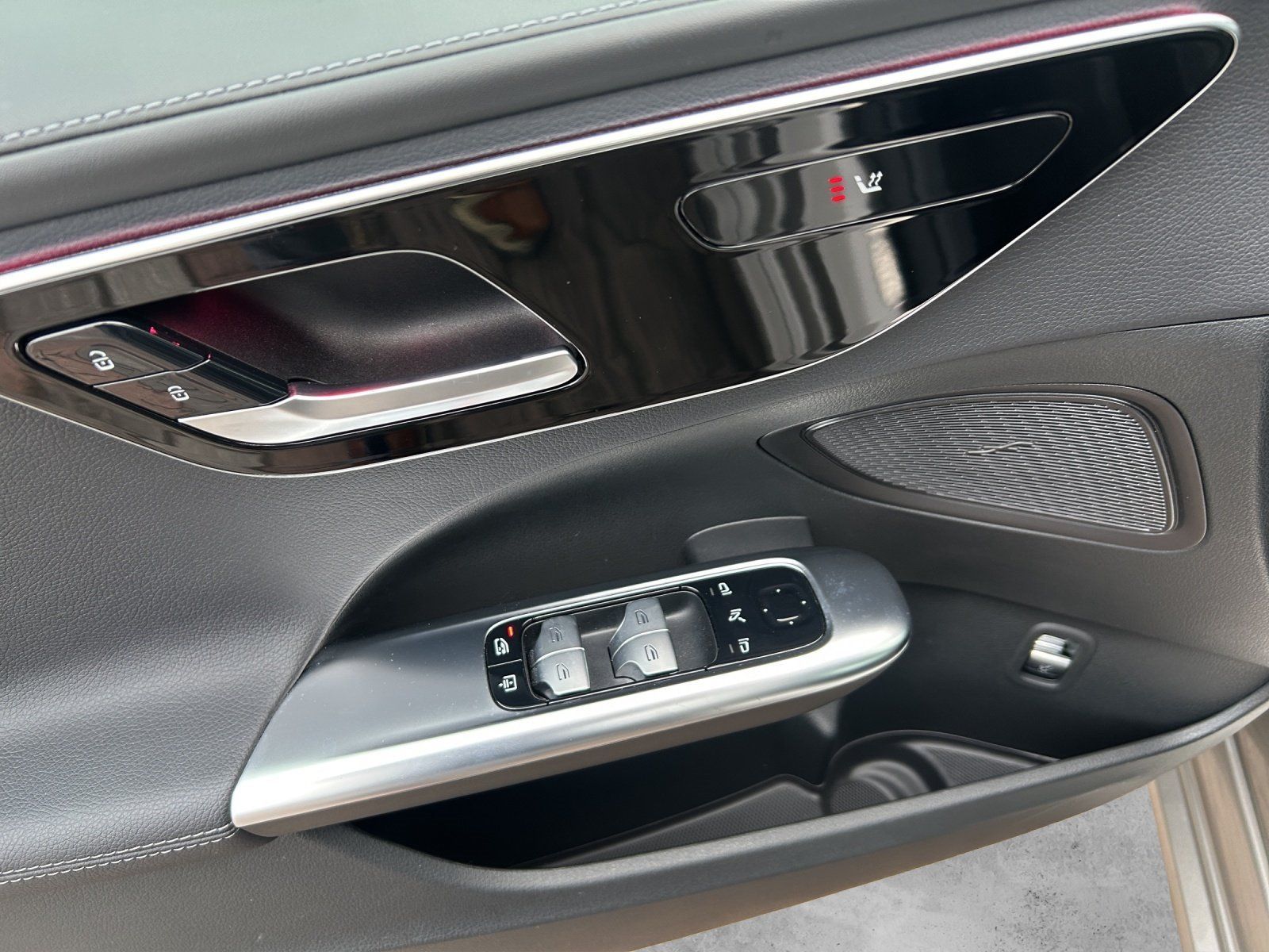 Fahrzeugabbildung Mercedes-Benz C 220d Avantgarde HUD KeyGo MBUX+ Night 4xSHZ DL