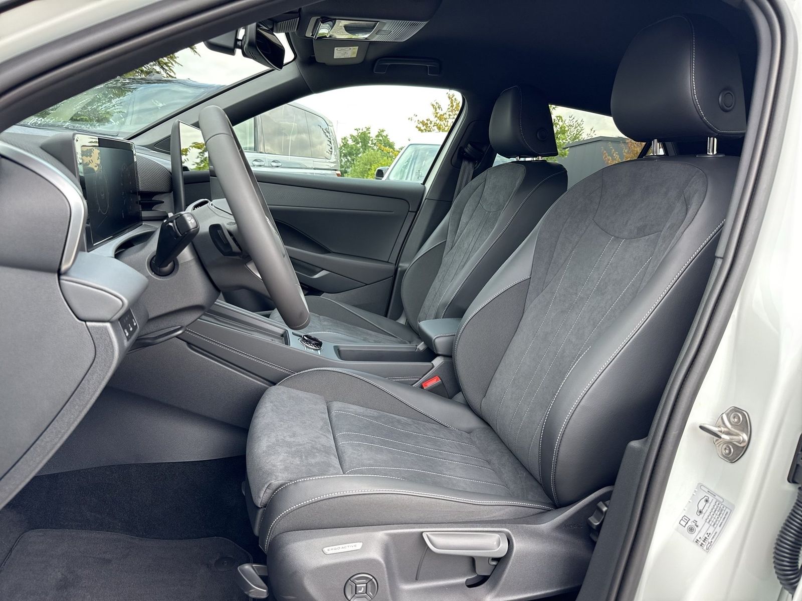 Volkswagen T-Roc - Bild 13