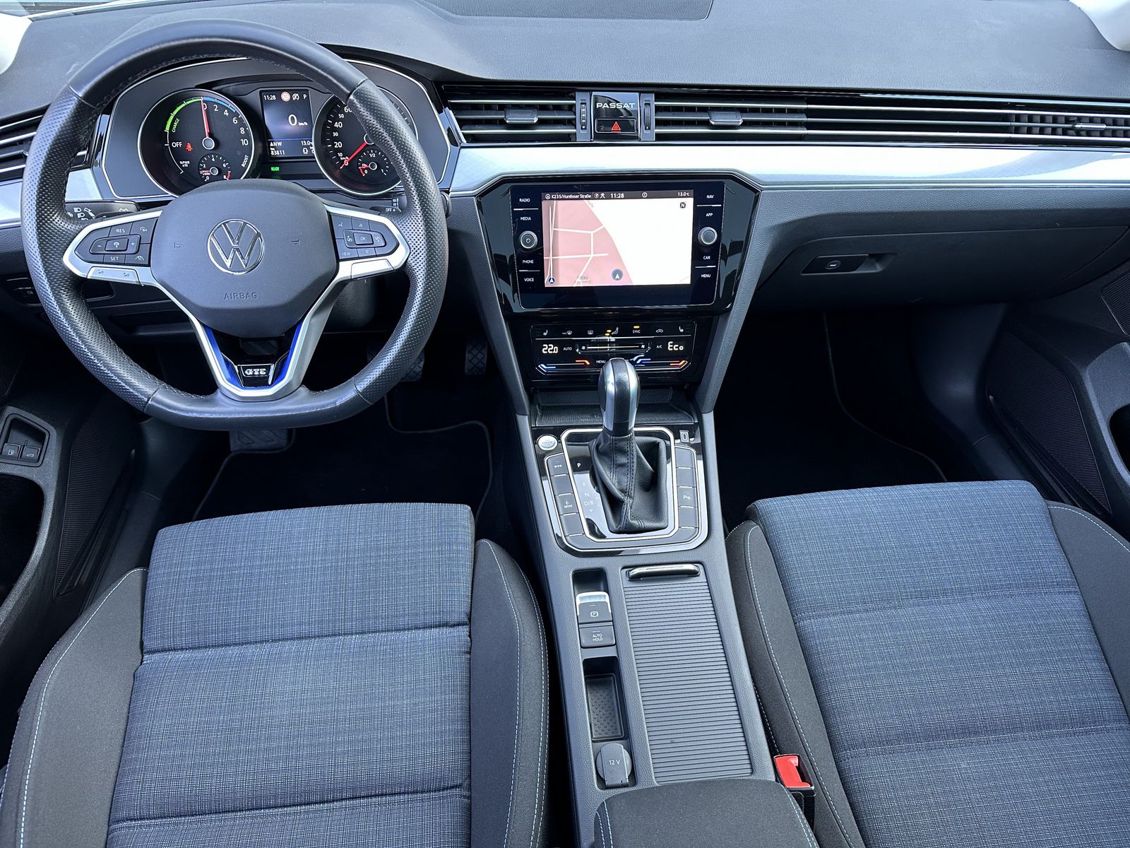 Fahrzeugabbildung Volkswagen Passat Variant GTE 1.4 TSI DSG NAV+LED+PANO+KAM