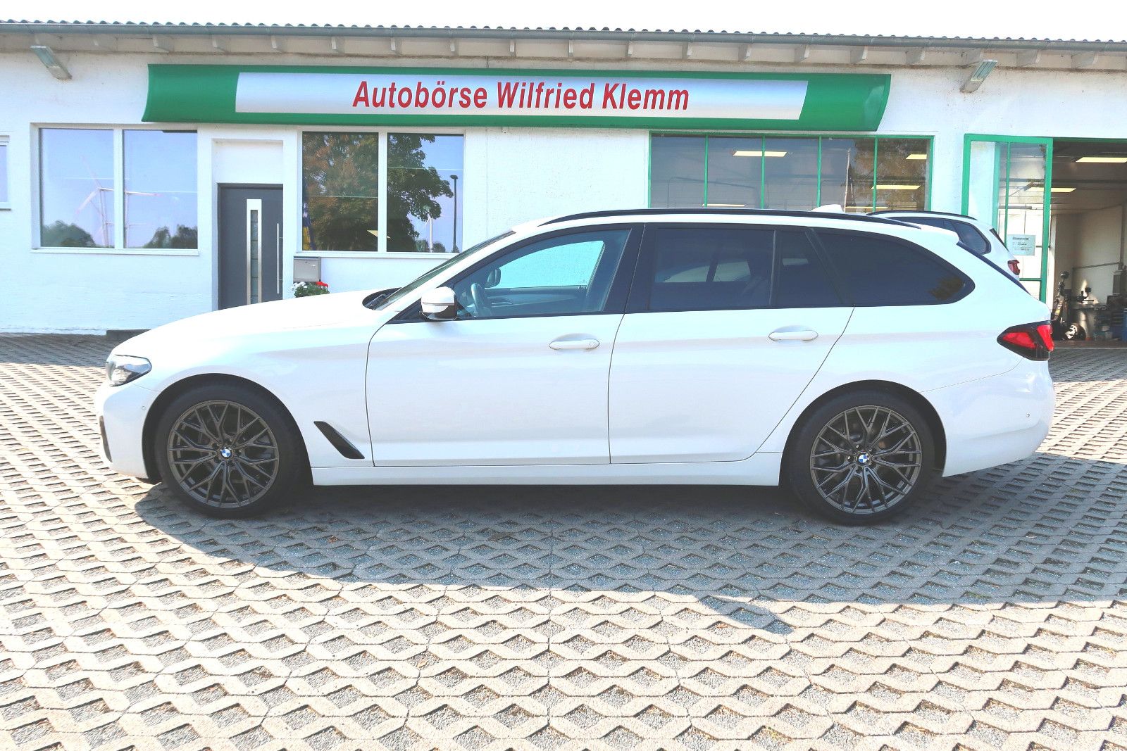 BMW BMW 520dTourSpA"Sports"Alu19Neu"Leder"ACC"Klima4Z1