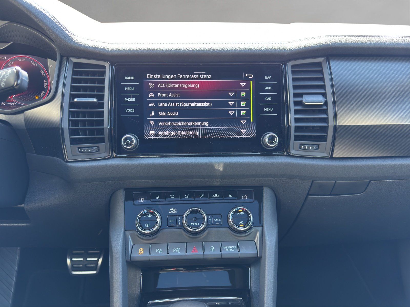 Fahrzeugabbildung SKODA Kodiaq 2.0 TSI Sportline 4x4/AHK/PANO/360°CAM/