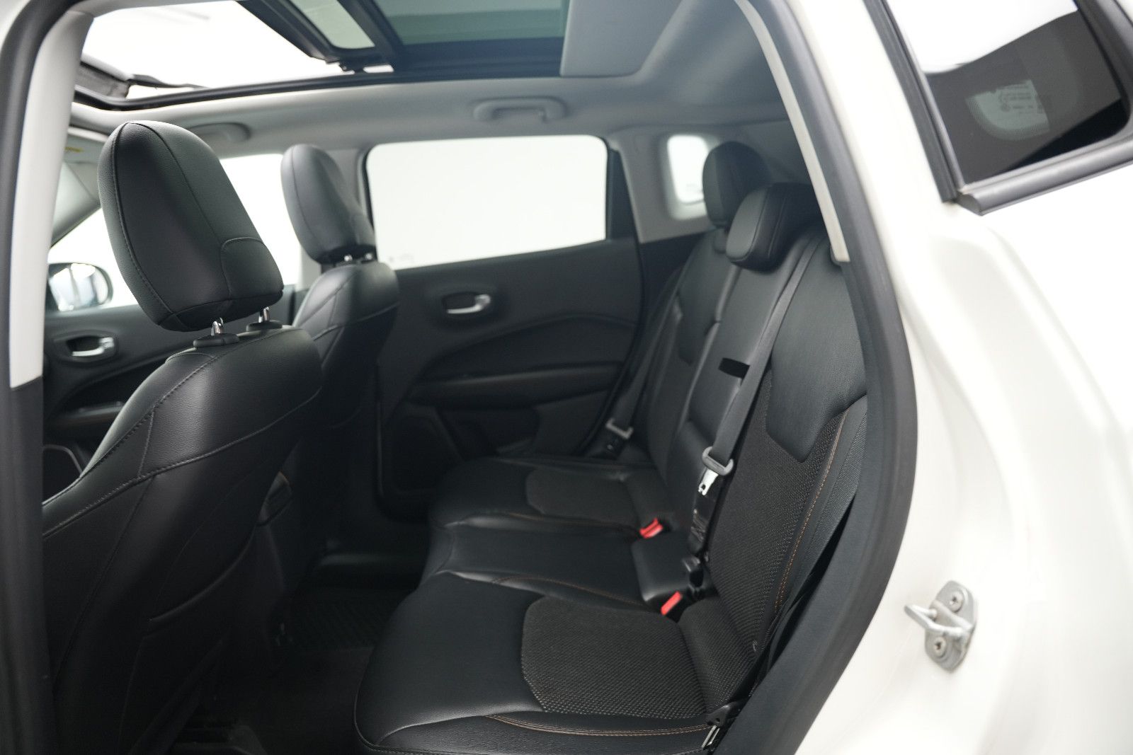 Fahrzeugabbildung Jeep Compass Limited 4WD /PANO/SHZ/L-HEIZ/PDC