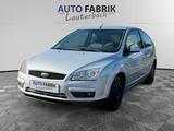 Ford Focus Lim. Style - TEMPOMAT - KLIMA - Ford Focus aus 2007 mit Benzin-Antrieb: Limousine
