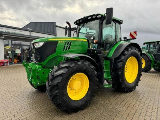 John Deere 6215R