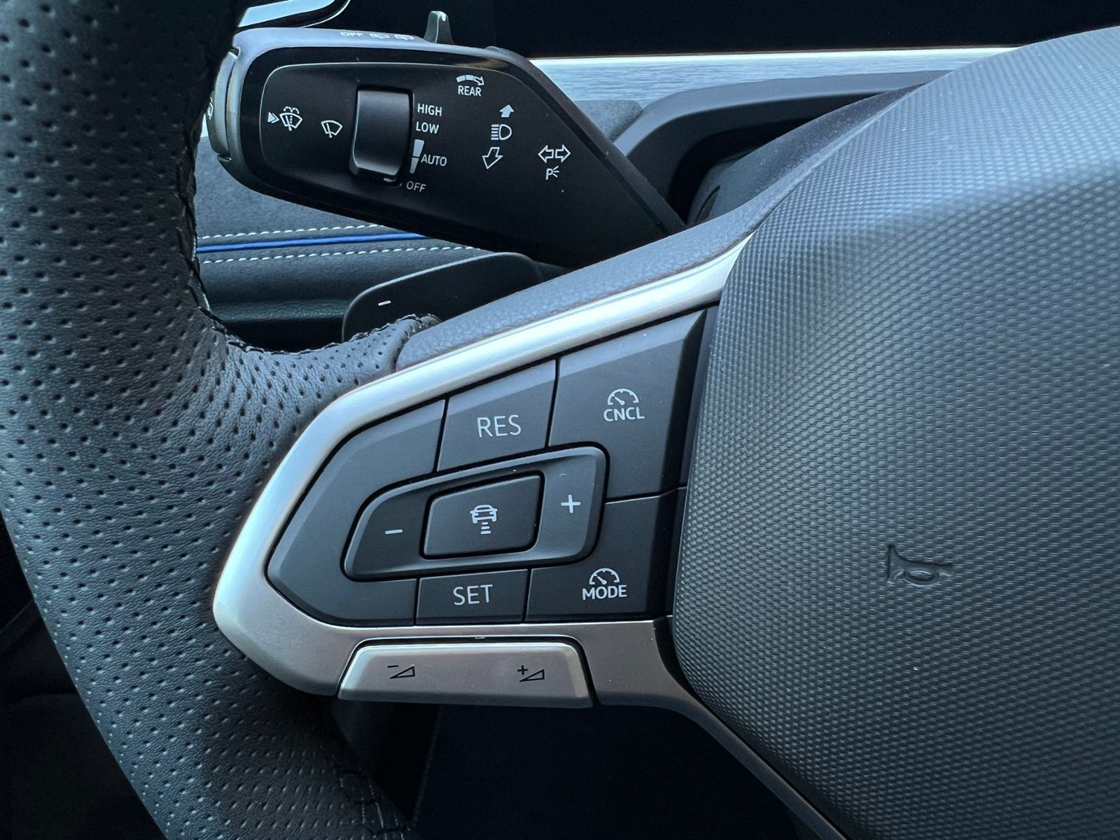 Fahrzeugabbildung Volkswagen Passat Variant R-Line 2.0 TDI DSG 4MOTION *AHK,B