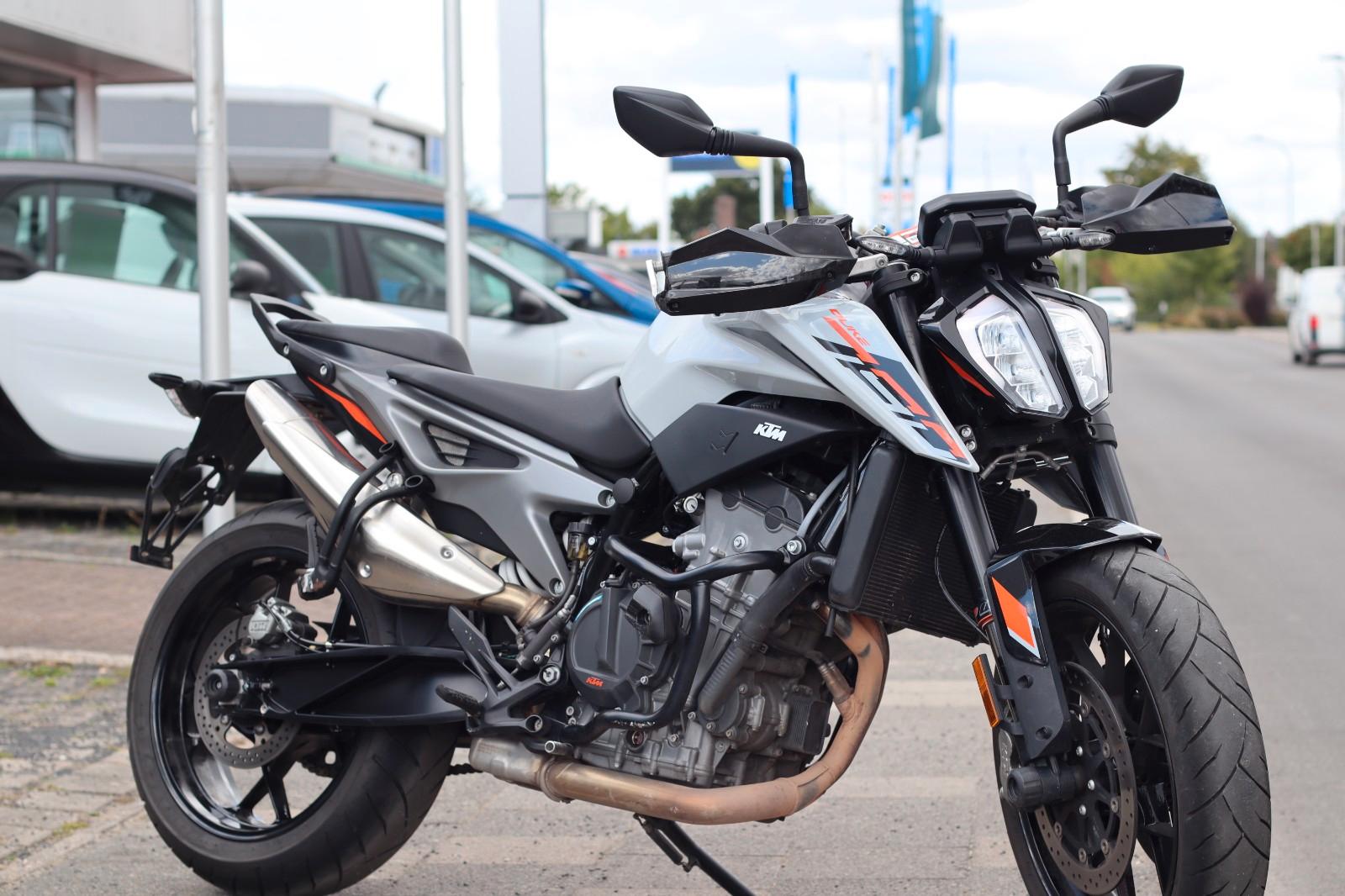 KTM Duke 790