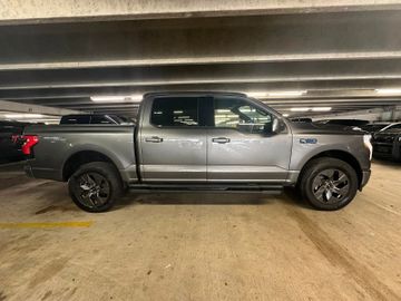 Ford F150 Lightning Lariat  gross Batterie im Vorlauf
