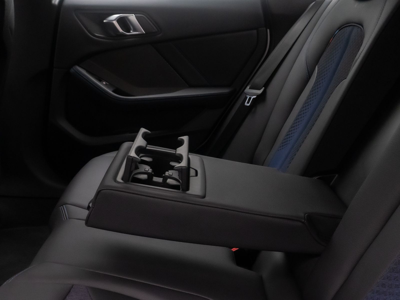 Fahrzeugabbildung BMW 220d Gran Coup&eacute; M Sport HUD H/K DAB Komfort 18Zl