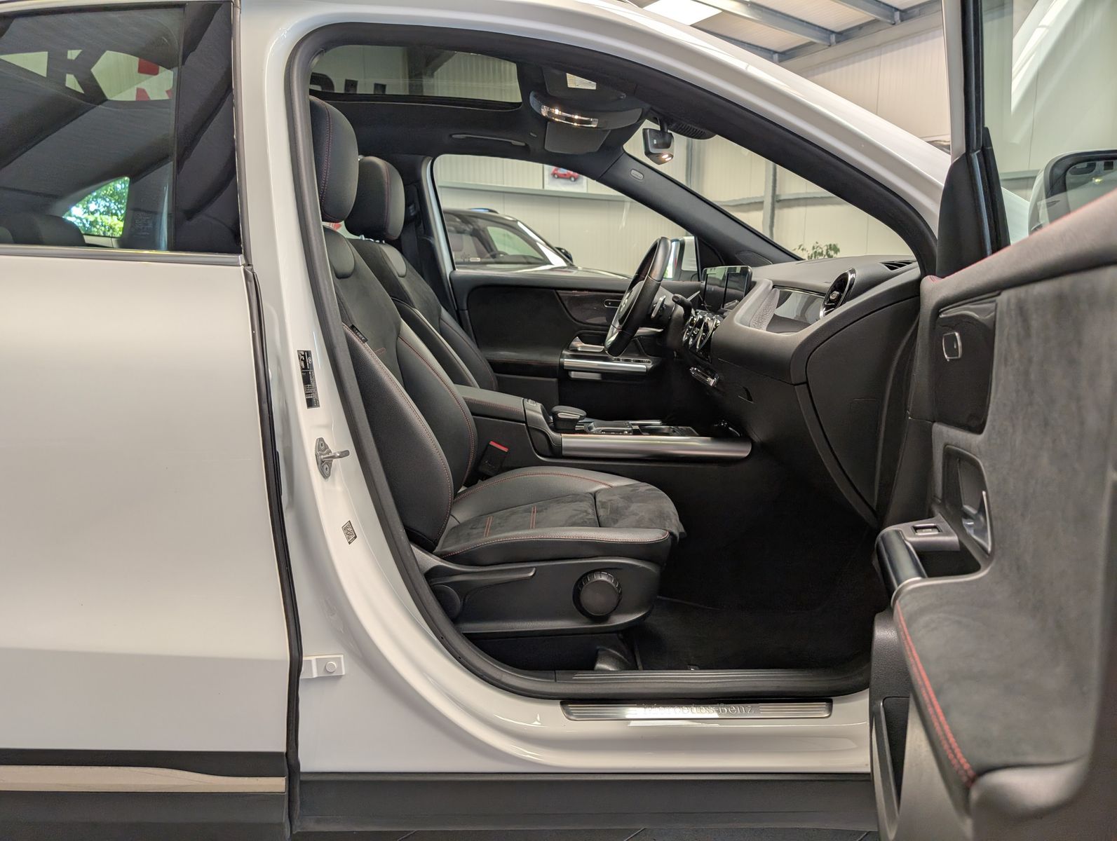 Fahrzeugabbildung Mercedes-Benz GLA 200 d DCT AMG-Line LED StandHz Dinamica Pano