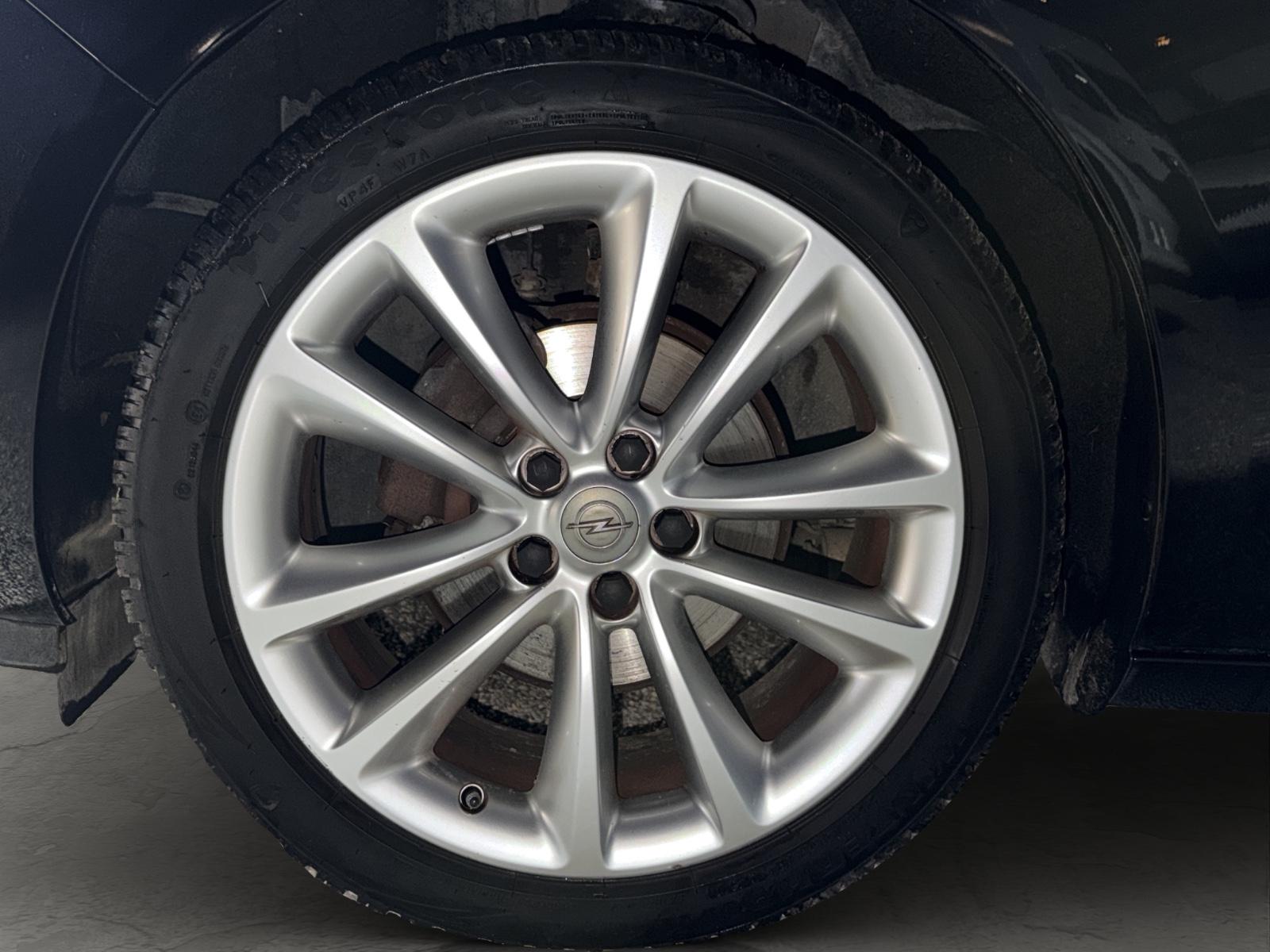 Opel Astra 2011 — photo 21