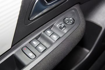 Citroën C4 1.2 Pure Tech 130 Feel KAMERANAVISHZG