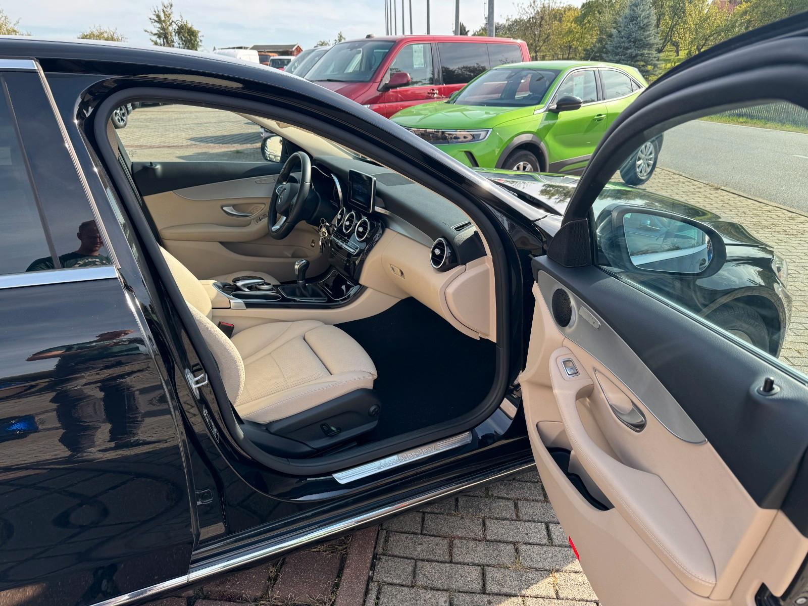Mercedes-Benz C 180  Limousine Avantgarde mit LED
