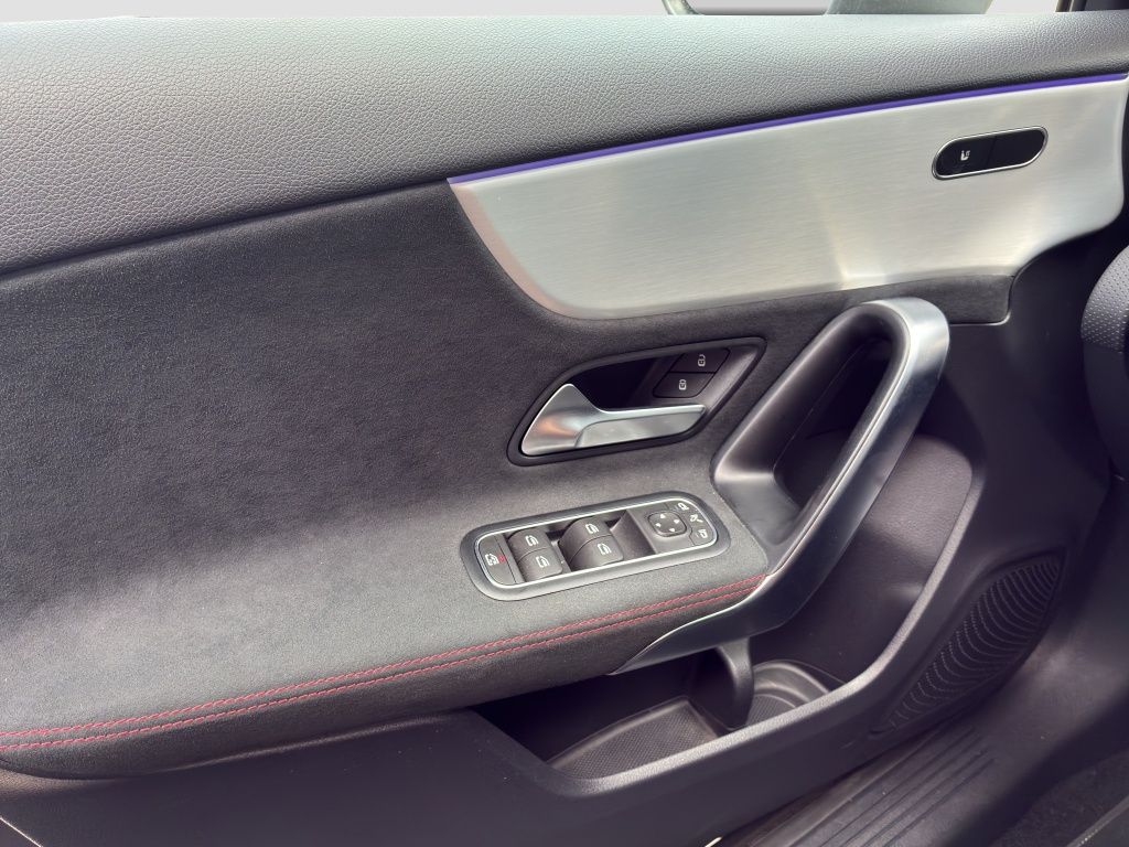 Fahrzeugabbildung Mercedes-Benz A 180 Kompaktlimousine AMG*PANO-SD*LED*DAB*K-GO*