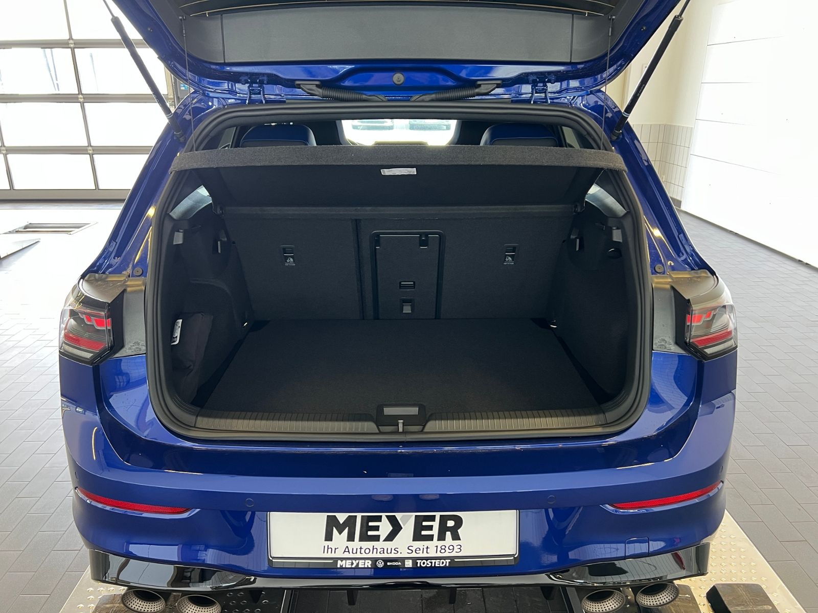 Fahrzeugabbildung Volkswagen Golf R 2.0 TSI DSG 4MOTION *R-Performance,Pano,H