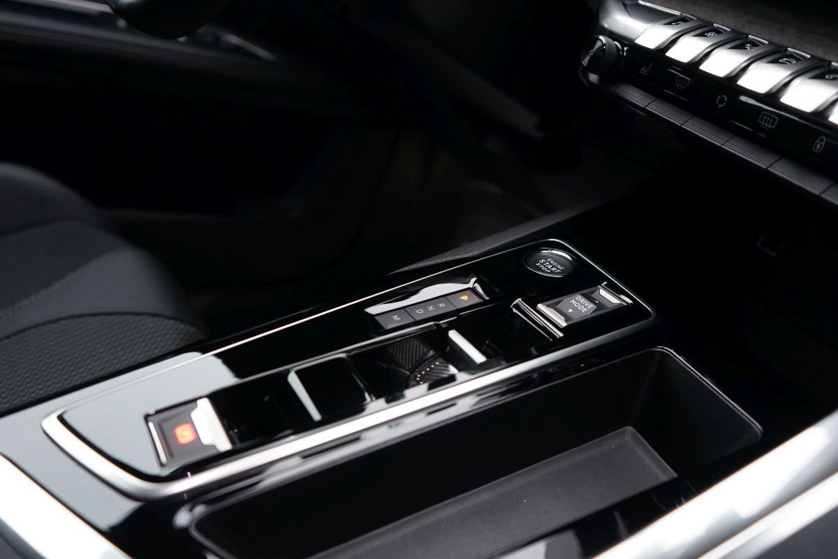 Fahrzeugabbildung Peugeot 5008 GT Pack*Black*7 Sitzer*Finanzierung 2.49%