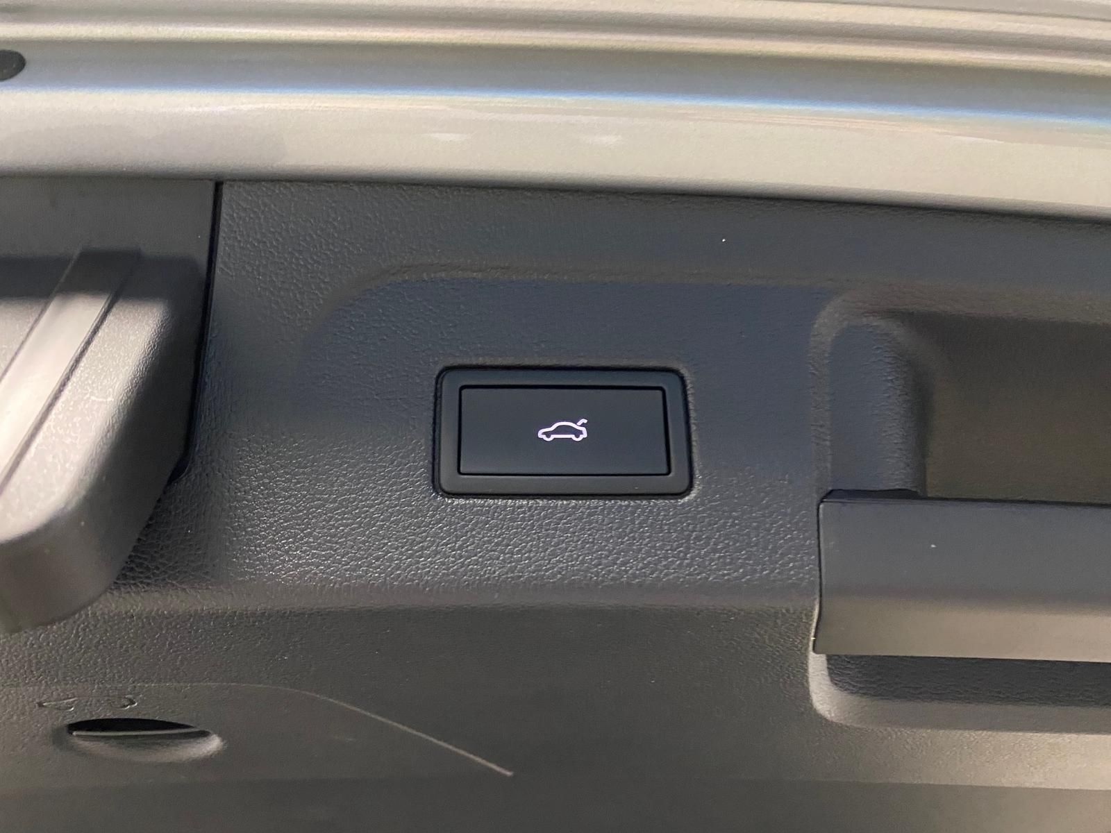 Fahrzeugabbildung Volkswagen Touran 1.5 TSI Comfortline+IQLIGHT+ACC+AHK+TOTWI